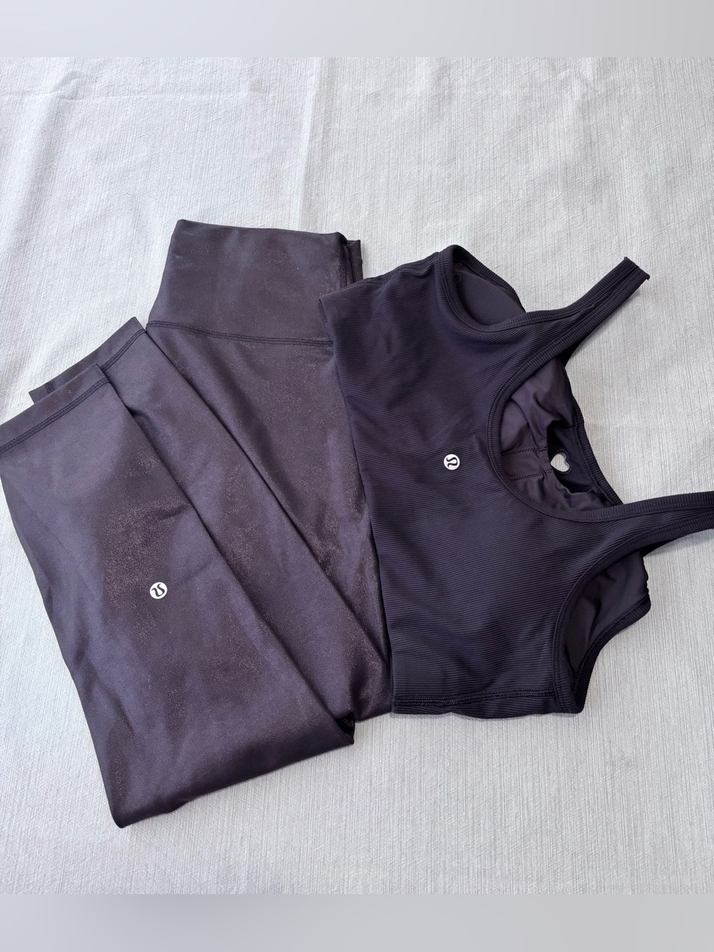 lululemon athletica Black Ribbed Athletic Crop Tank and Shiny Leggings Large